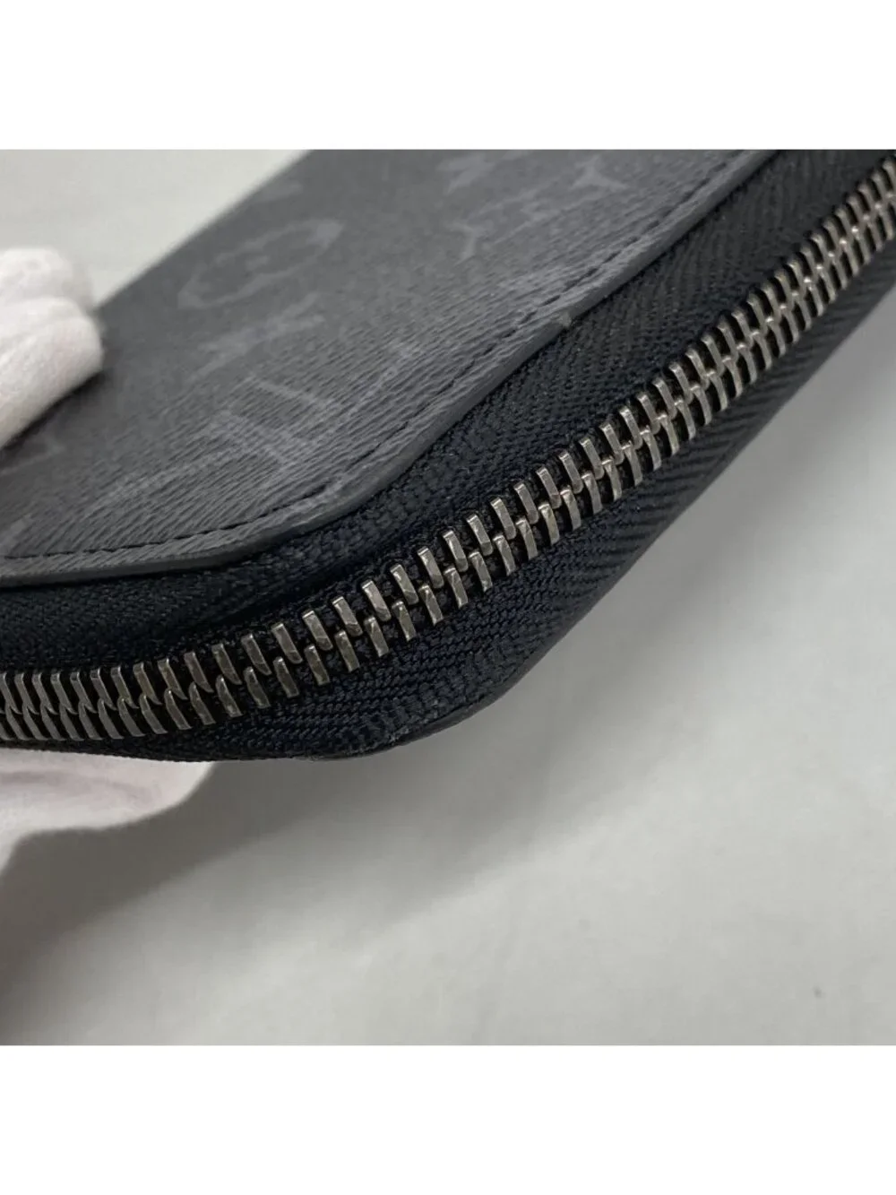 Louis Vuitton Wallet Monogram Eclipse Zippy Horizontal Black